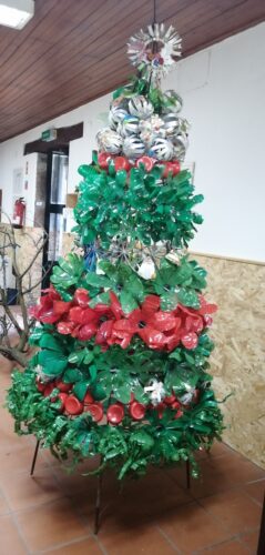 Árvore de Natal completa - sala do Clube